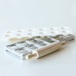 1241 Ravioli Maker With Rolling Pin